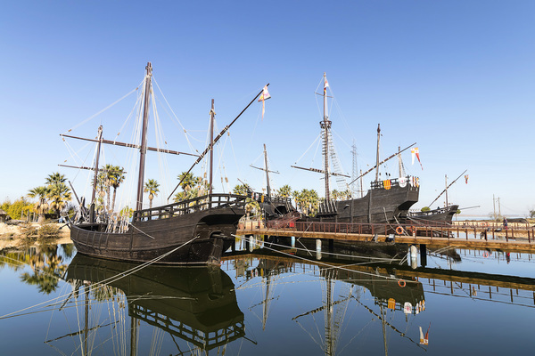 Santa,Maria,,Nina,And,Pinta,Caravels,Of,Christopher,Columbus,,Moored